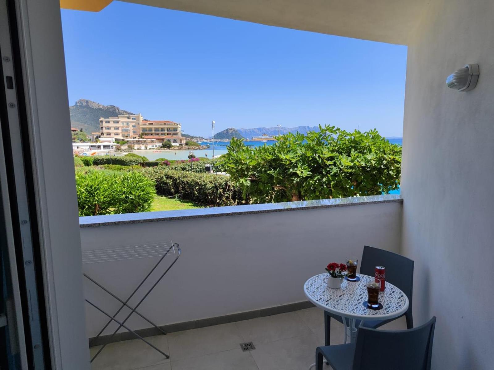 Rooms, Affittacamere Maksim Golfo Aranci Exterior photo