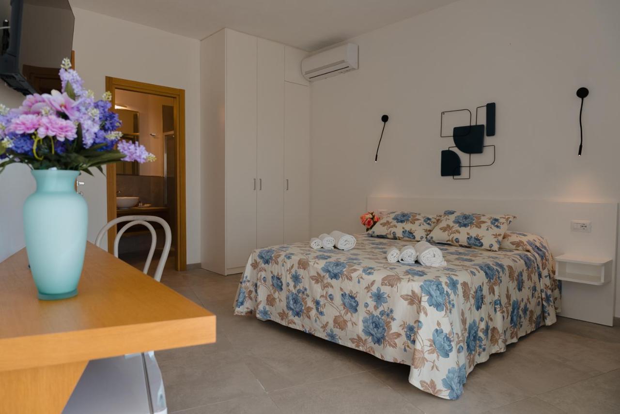 Rooms, Affittacamere Maksim Golfo Aranci Exterior photo