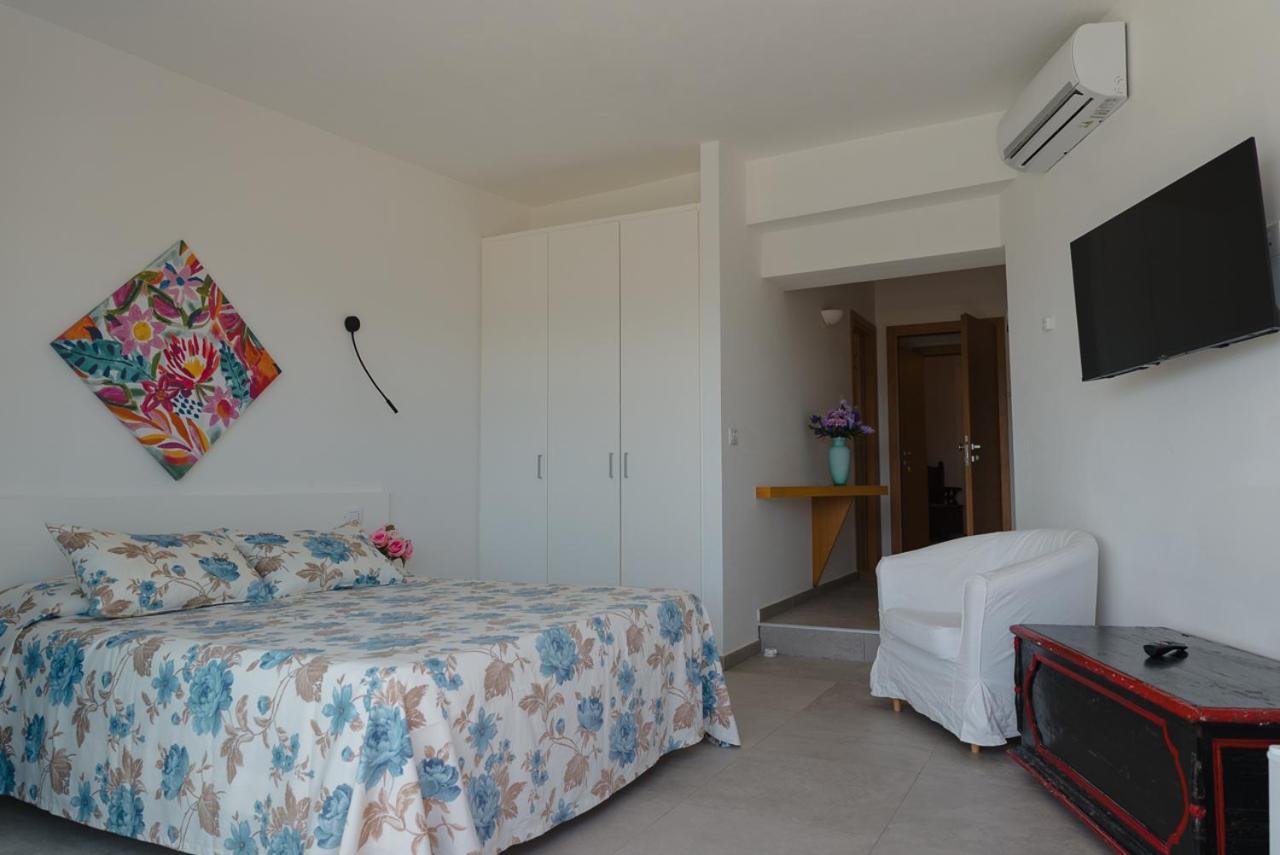 Rooms, Affittacamere Maksim Golfo Aranci Exterior photo
